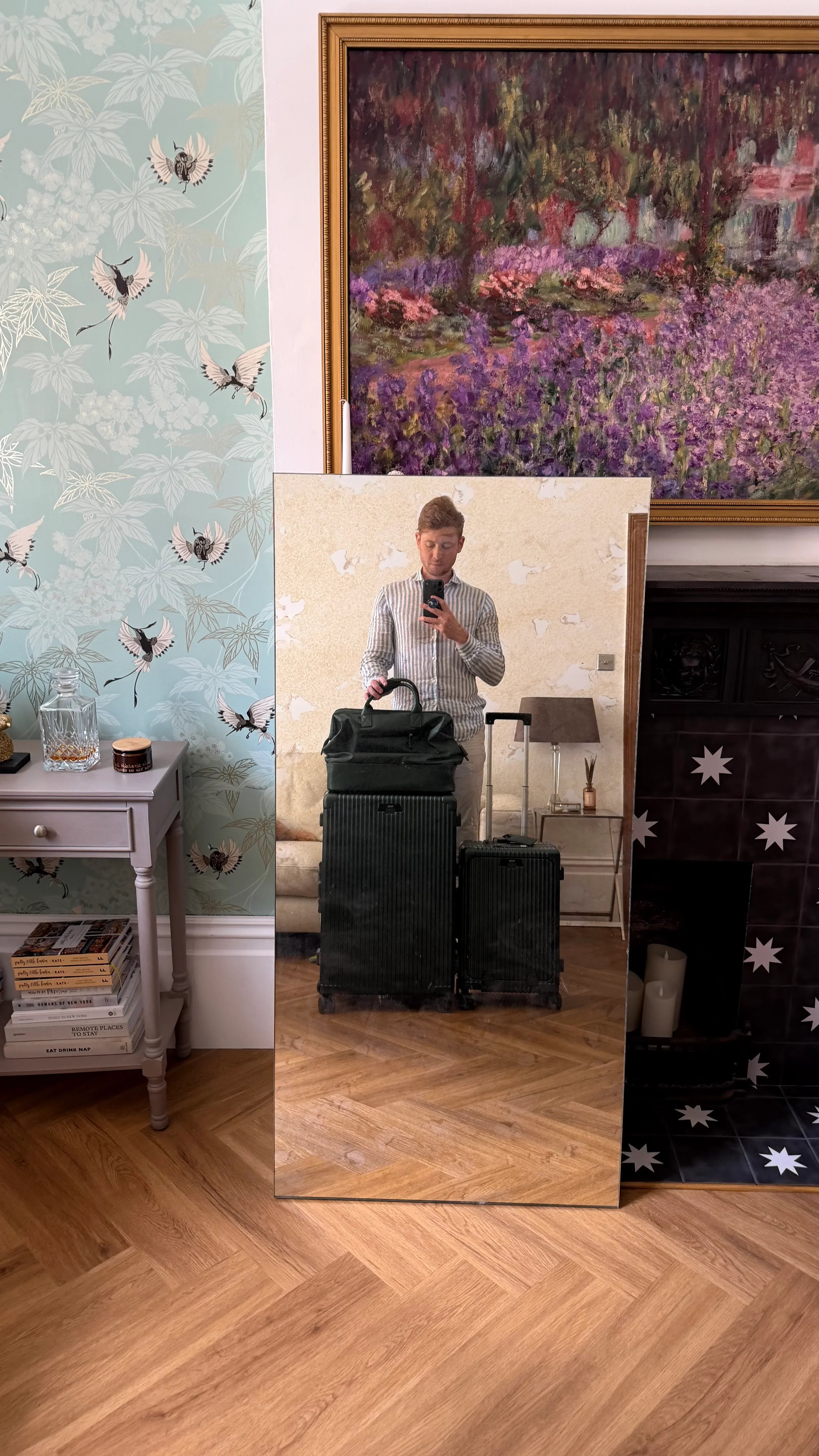Mirror traveler with black luggage